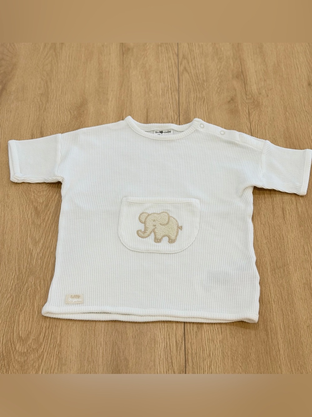 Unisex Ivory Waffle-Knit Short Sleeve Top with Elephant Pocket